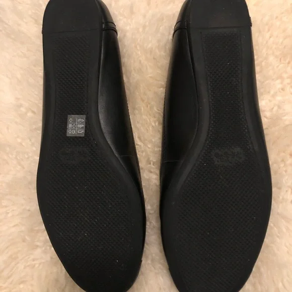 Coach Black Flats with Patent Toe - Picture 4 of 6